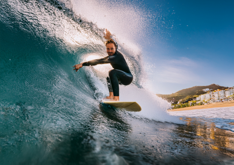 Surfer auf einer Welle